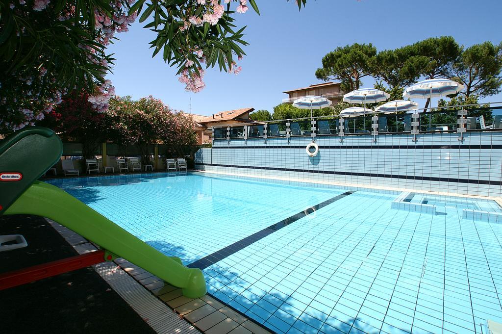קרביה Hotel Antares מראה חיצוני תמונה