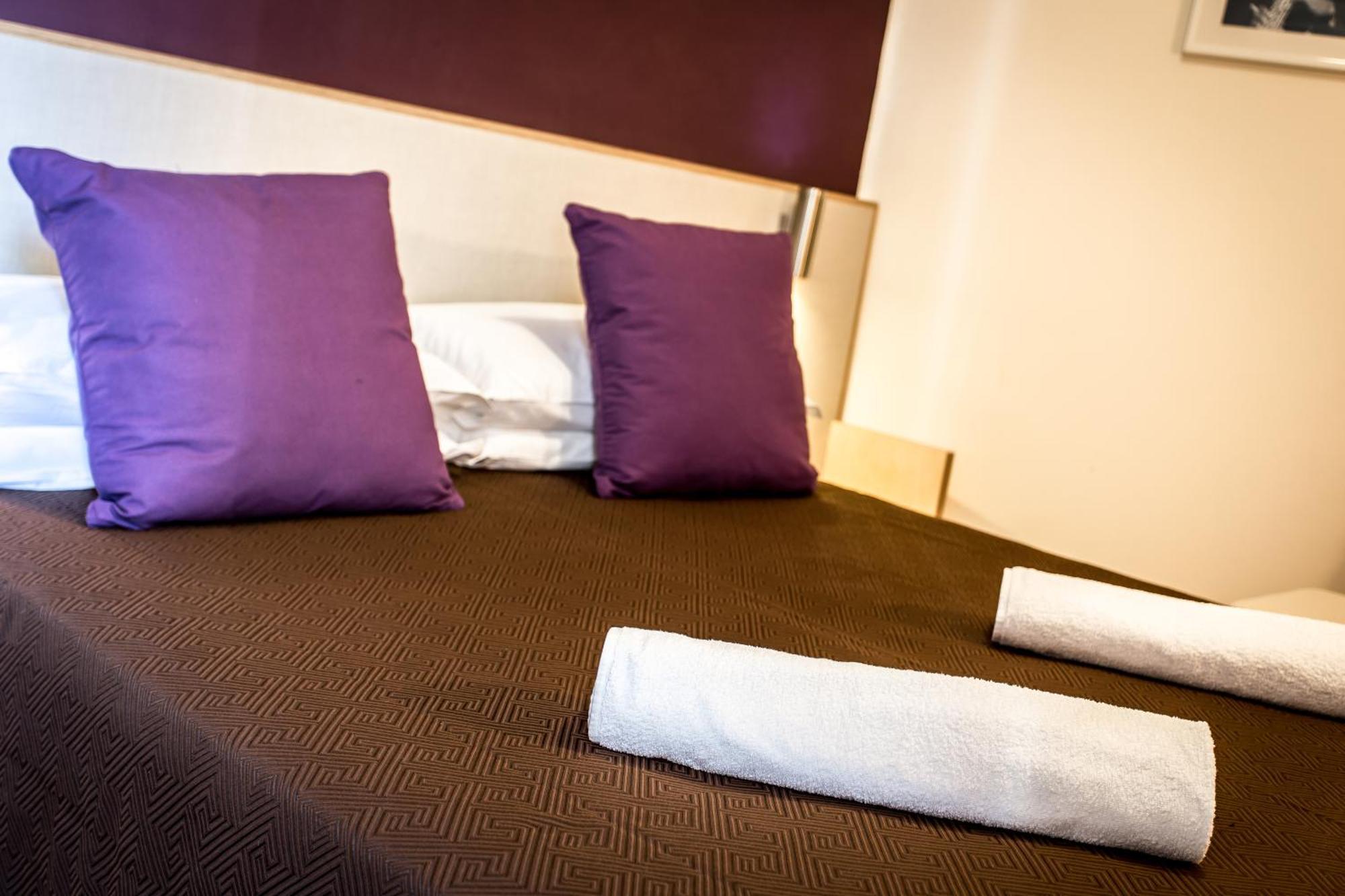 קרביה Hotel Antares חדר תמונה
