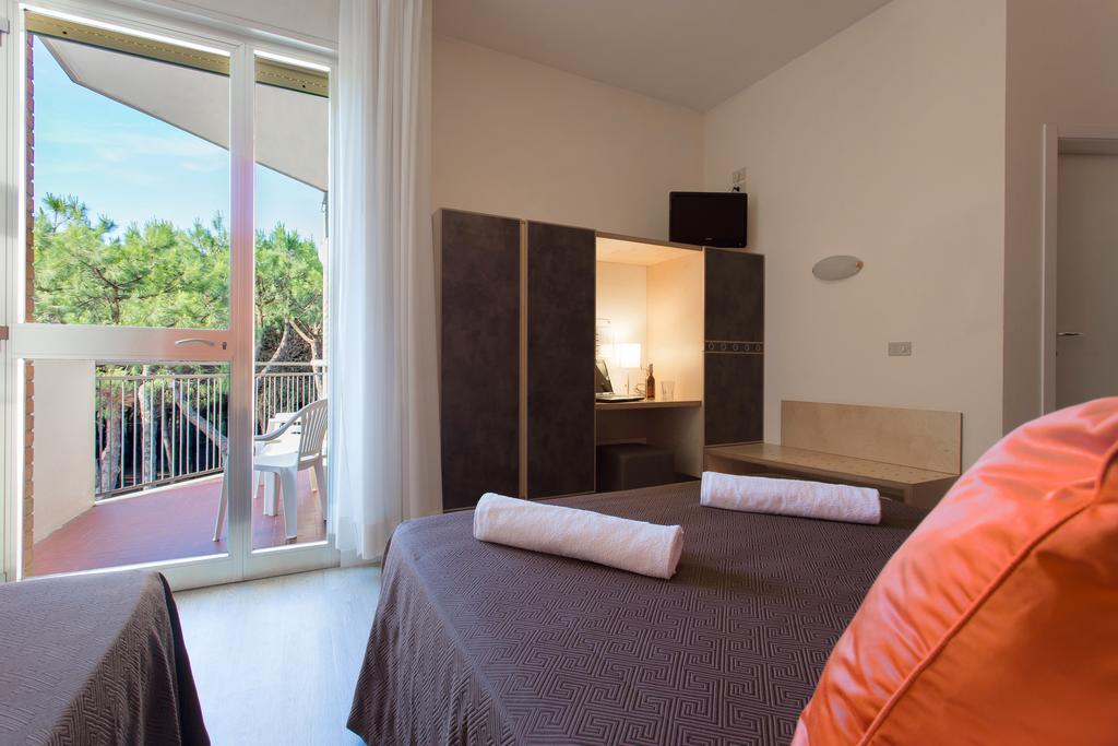 קרביה Hotel Antares מראה חיצוני תמונה